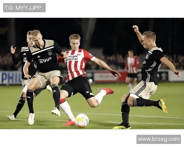 足球明星挑战极限蒙眼颠球展现惊人技巧与默契配合视频精彩回顾